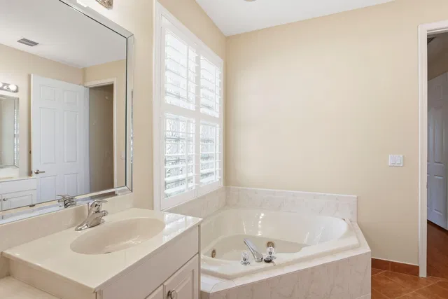 Residence photo 30