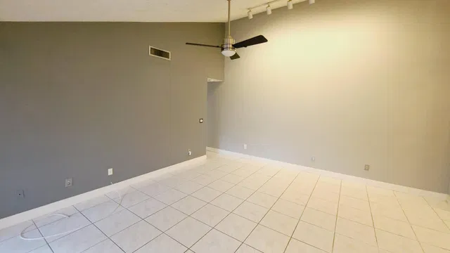 Unit C photo 4