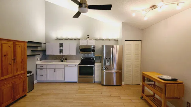 Unit C photo 6