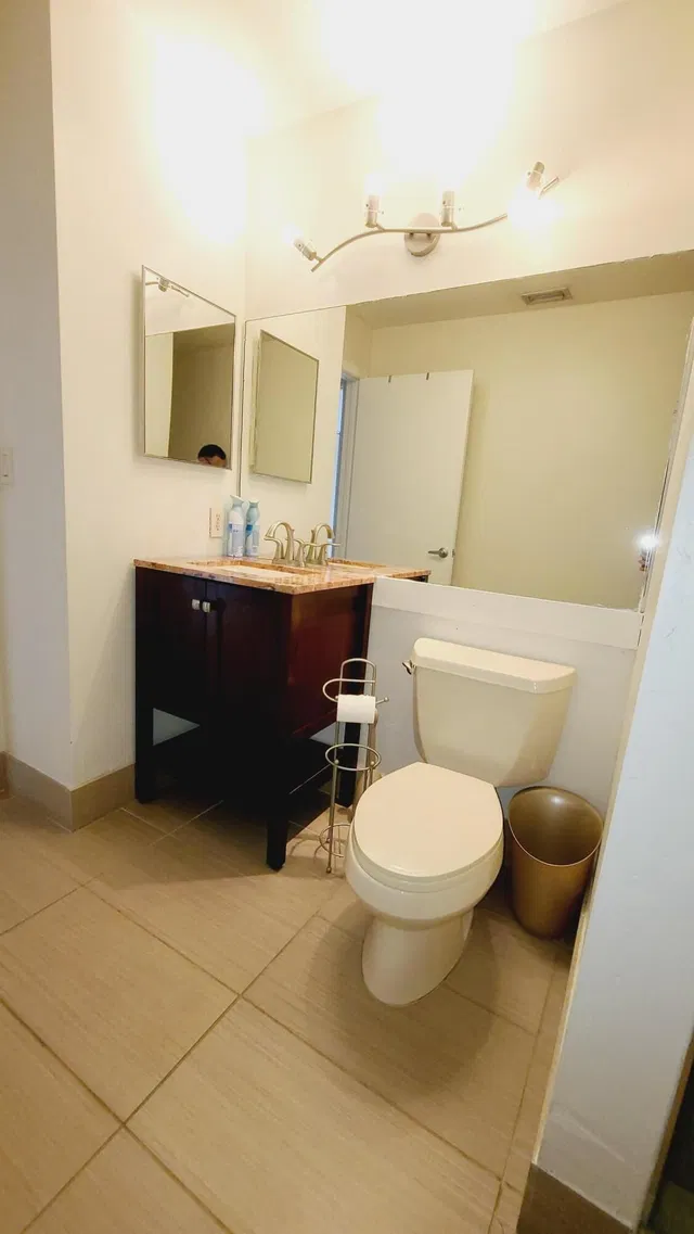 Unit C photo 15