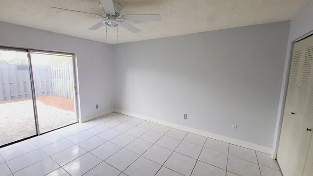 Unit C photo 18