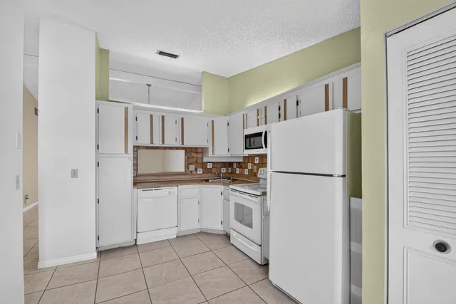 Unit C photo 18