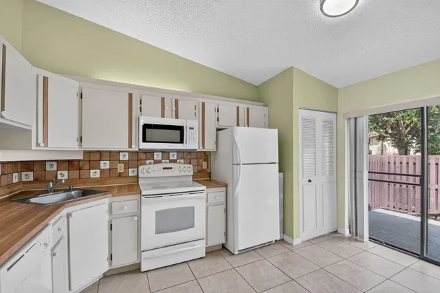 Unit C photo 19