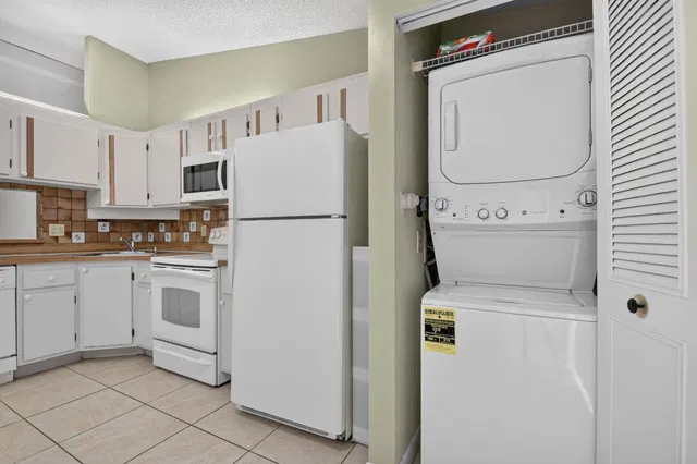 Unit C photo 20
