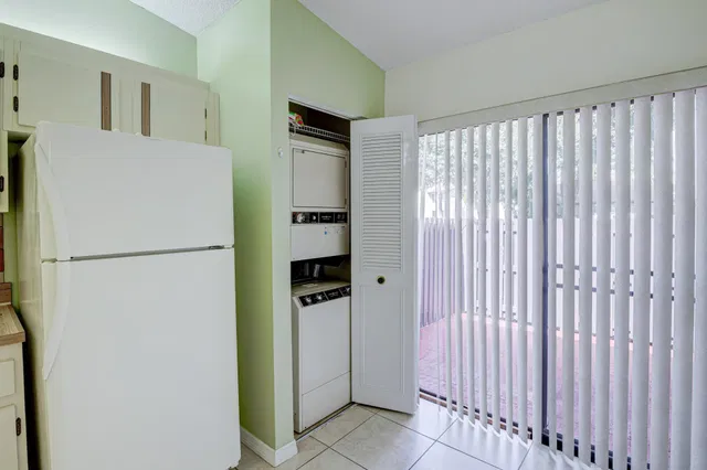 Unit C photo 21