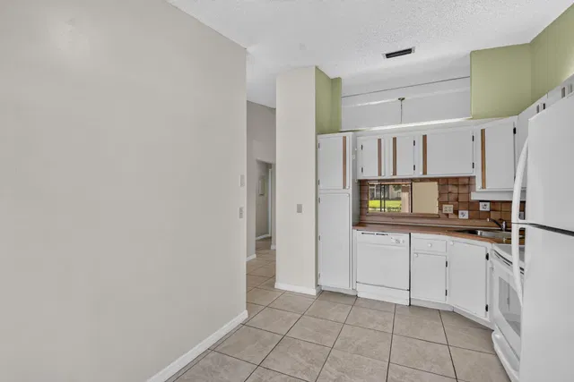 Unit C photo 22