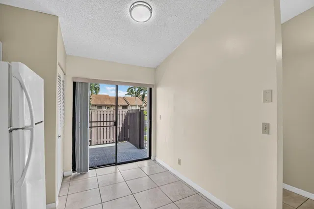 Unit C photo 23