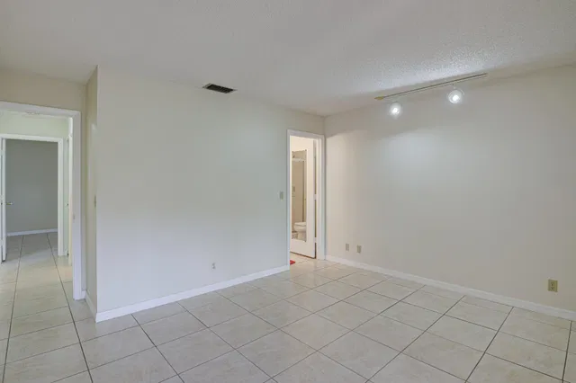Unit C photo 24