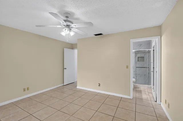 Unit C photo 25