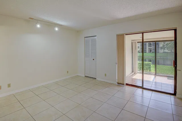 Unit C photo 26