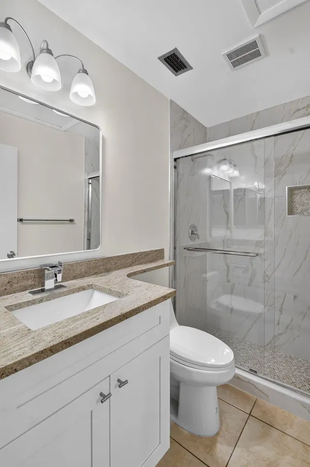 Unit C photo 29