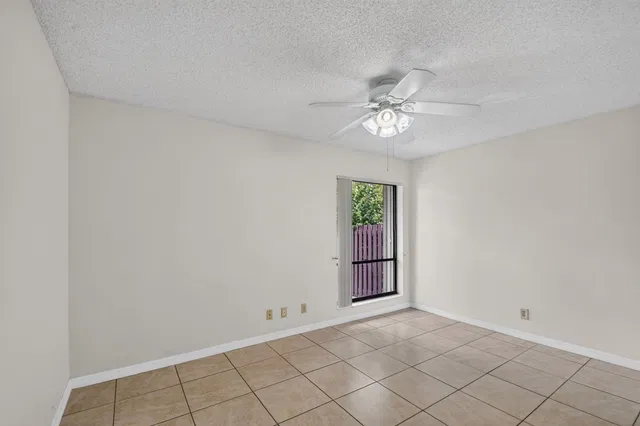 Unit C photo 33