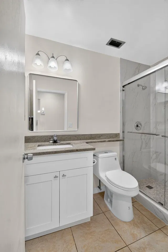 Unit C photo 35