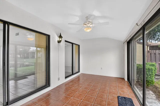 Unit C photo 36