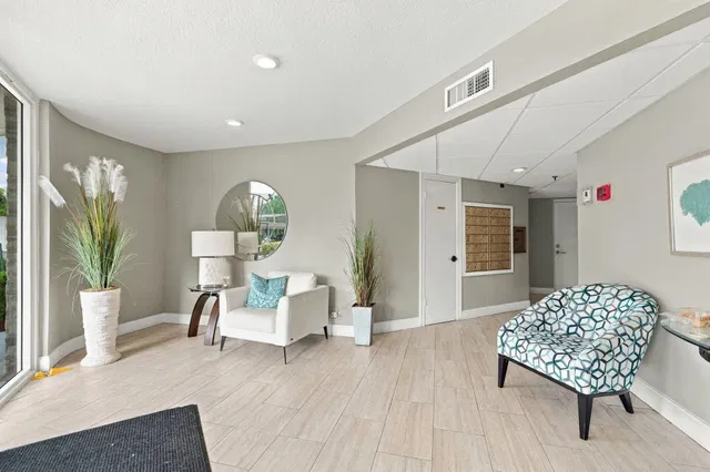 Unit 2020 photo 24