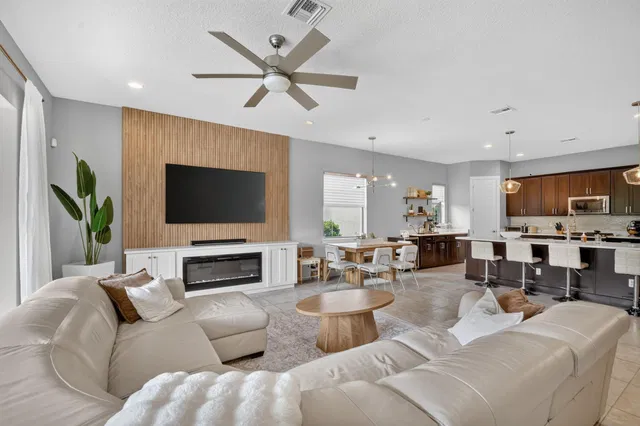  Residence photo 15