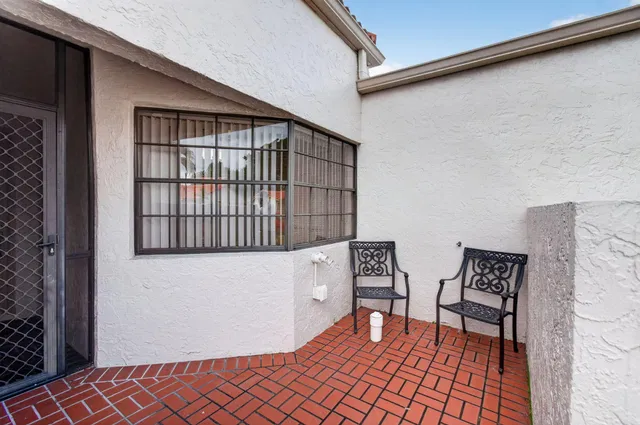 Residence photo 3