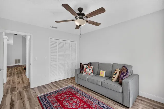 Residence photo 20