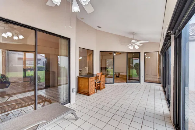 Residence photo 25