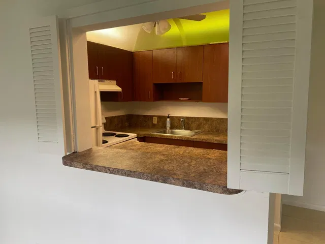 Unit 135 photo 6