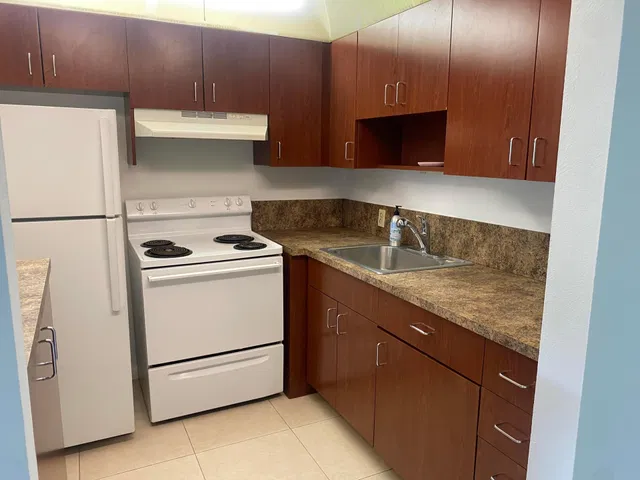 Unit 135 photo 7