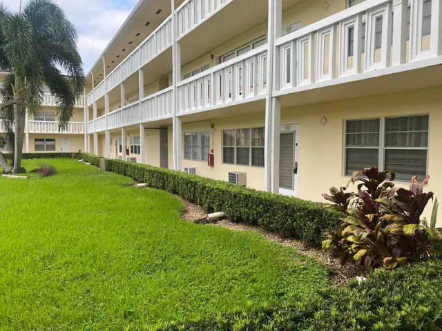 Unit 135 photo 16