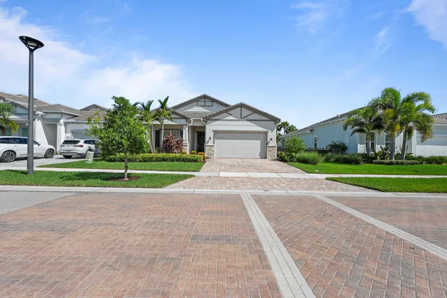 Residence photo 3