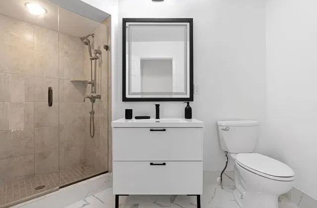 Unit E photo 17