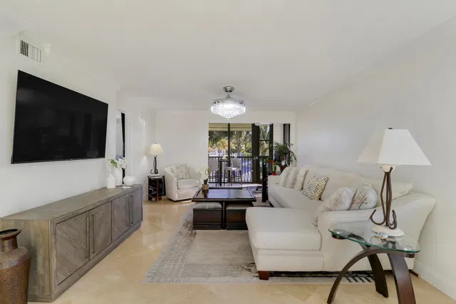Residence photo 6