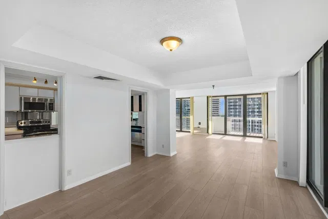Unit 1543 photo 12