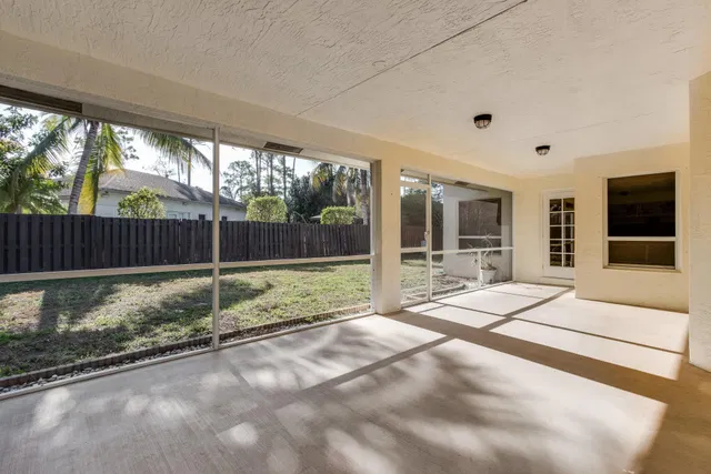  Residence photo 15