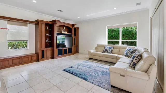 Residence photo 3