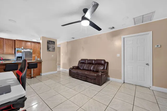 Residence photo 6