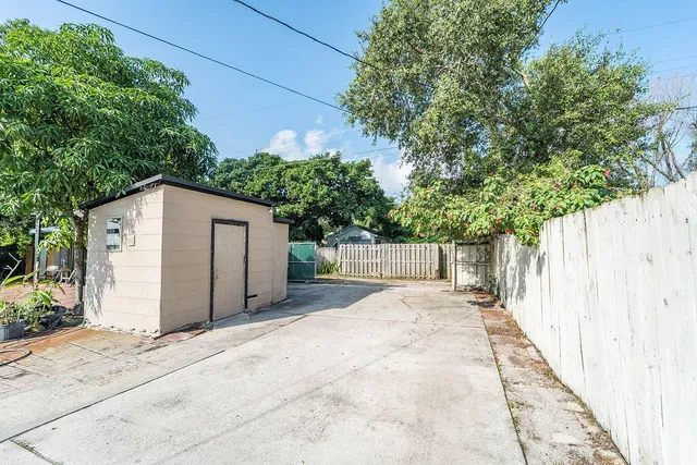 Residence photo 22