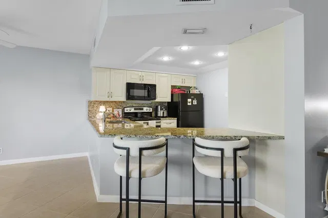Unit B404 photo 5