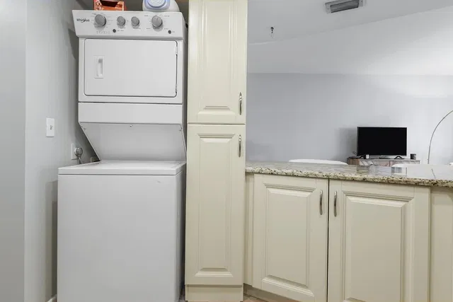 Unit B404 photo 7