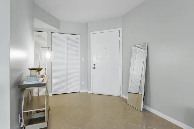 Unit B404 photo 12