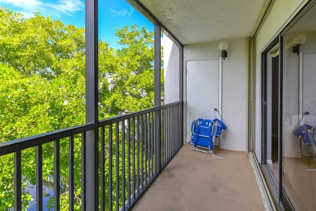 Unit B404 photo 15
