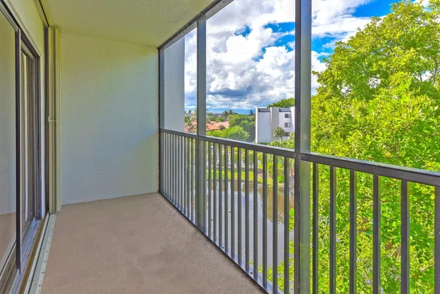 Unit B404 photo 16