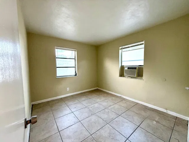  Unit 4 photo 5