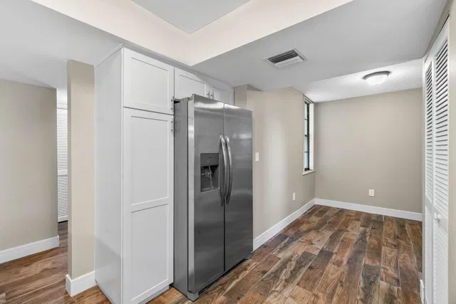 Unit 203 photo 5