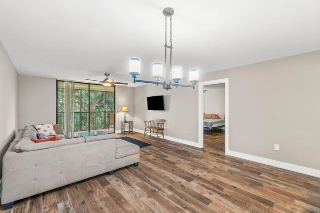 Unit 203 photo 11
