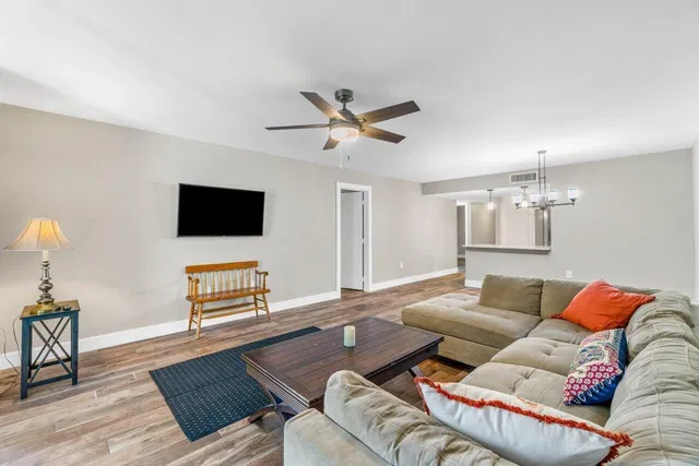 Unit 203 photo 12