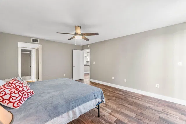 Unit 203 photo 14