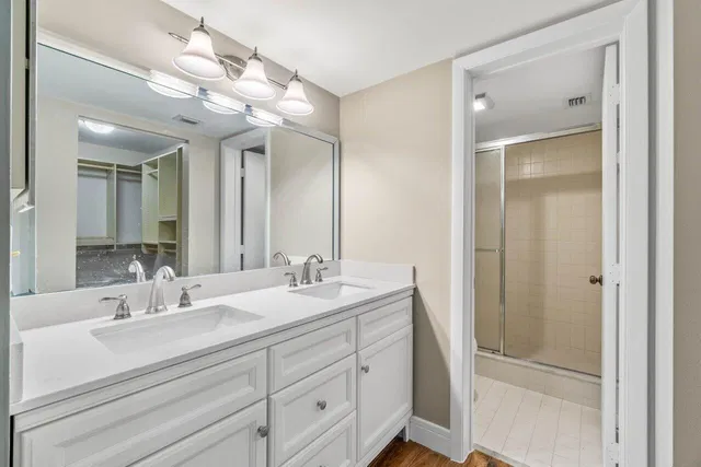 Unit 203 photo 15