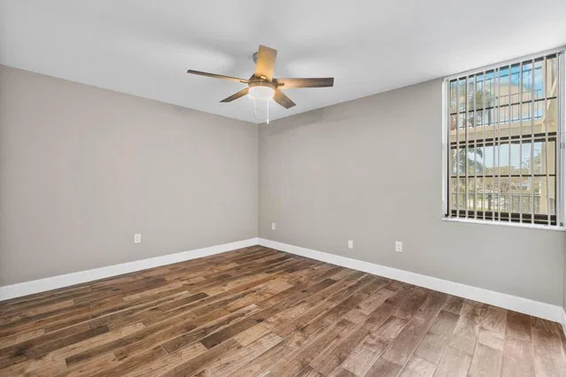 Unit 203 photo 18