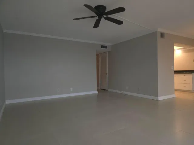  Residence photo 9