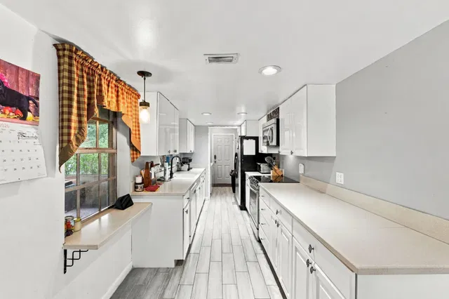 Residence photo 8