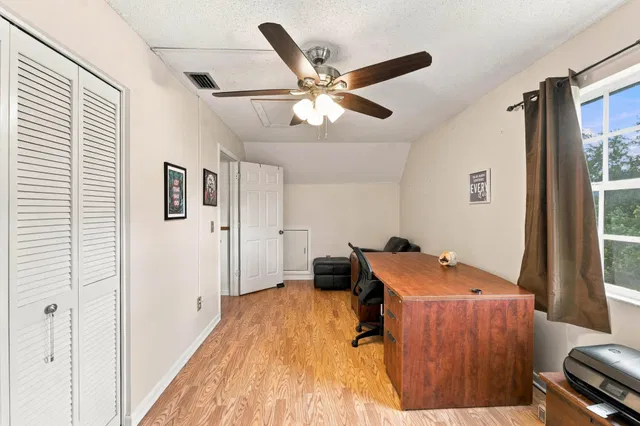 Residence photo 12