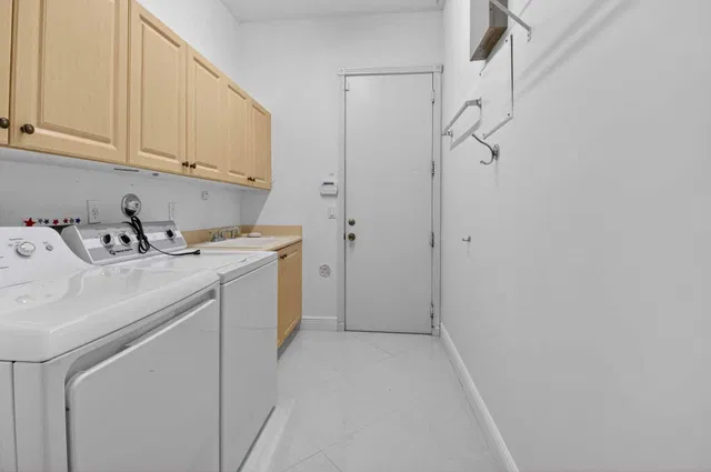 Residence photo 17
